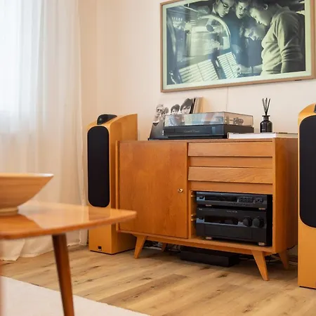 Stylish Retro Appartamento